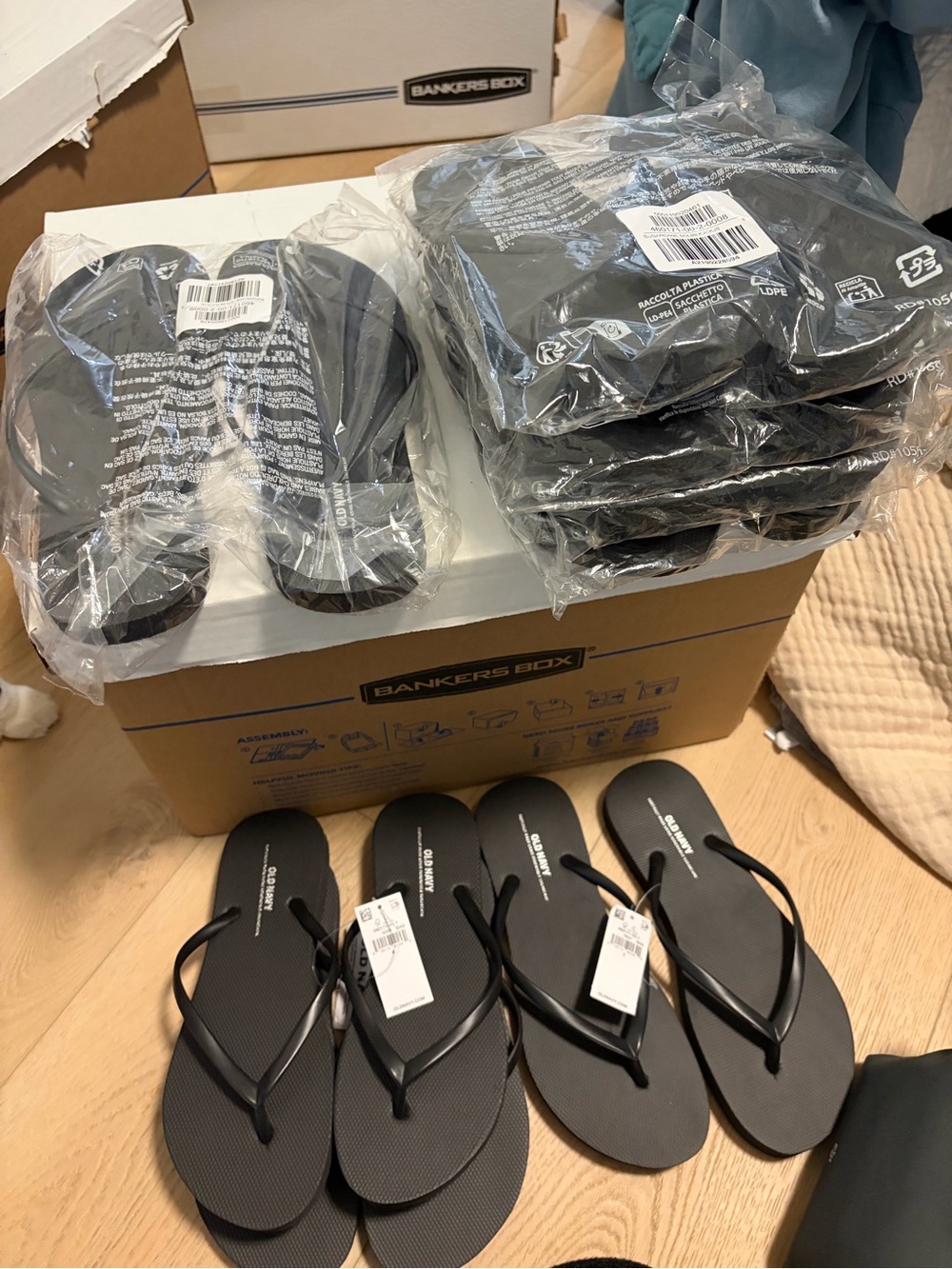 Old Navy Black Women's Flip Flop Sandals LOT (8 pairs)